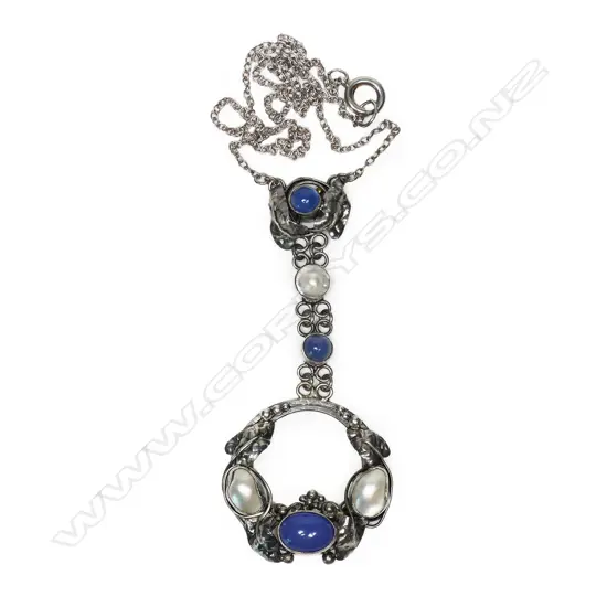 An attributed Elsie Reeve (New Zealand 1885-1927) Arts & Crafts silver chalcedony and blister pearl necklace,
