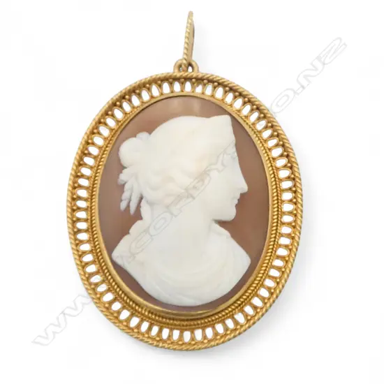 A late 19thC 9ct yellow gold framed finely carved cameo pendant,