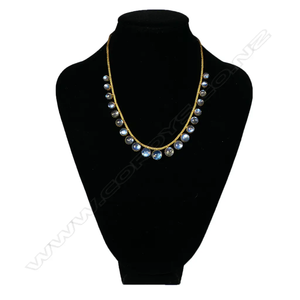 An elegant early 20thC 15ct gold and moonstone necklace, Image 1++