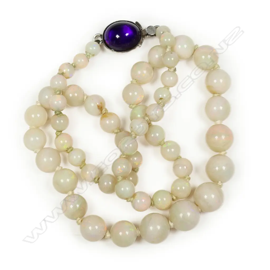 A vintage graduating strand of pale opal beads, Image 1++