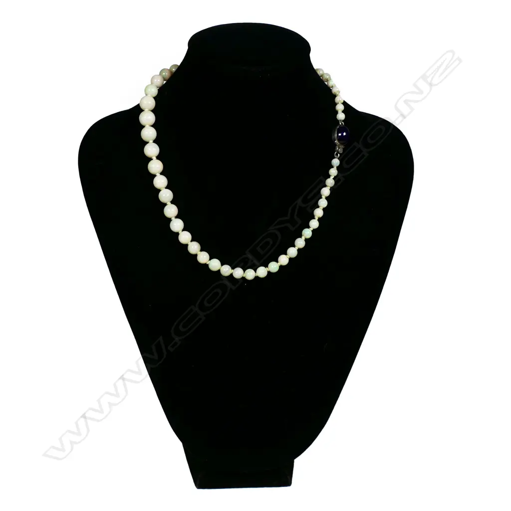 A vintage graduating strand of pale opal beads, Image 1++