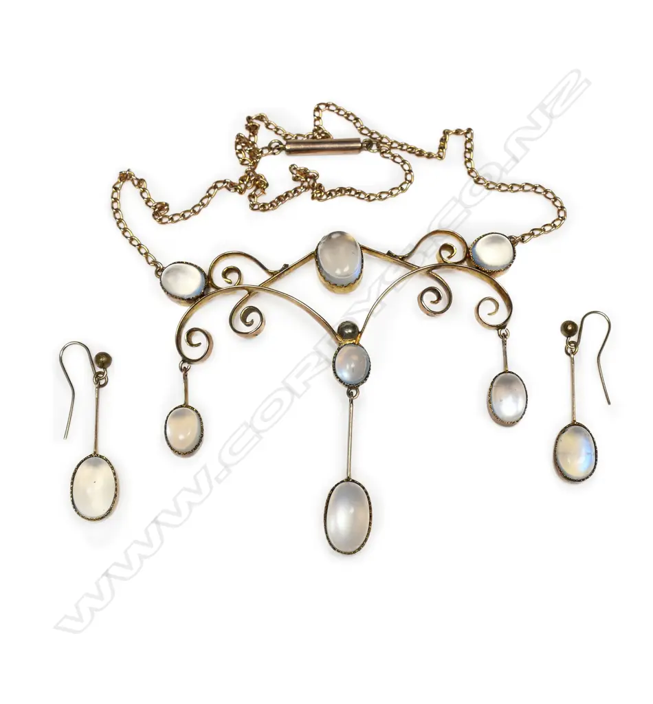 A quality 9ct gold and moonstone late 19thC Art Nouveau necklace and earring set, Image 1++