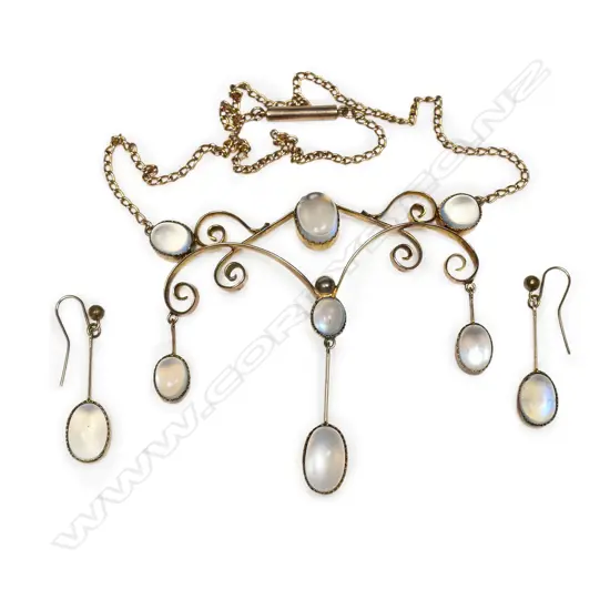 A quality 9ct gold and moonstone late 19thC Art Nouveau necklace and earring set,