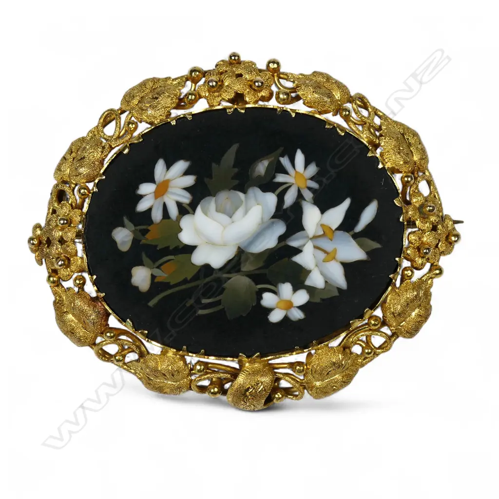 A Victorian 15ct gold and Pietra Dura inlaid brooch, Image 1++