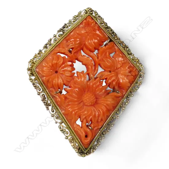 A 19thC Italian 14ct gold and coral pendant / brooch,