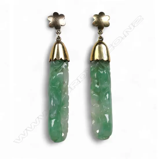 A pair of early 20thC 14ct gold and carved jadeite long drop earrings,