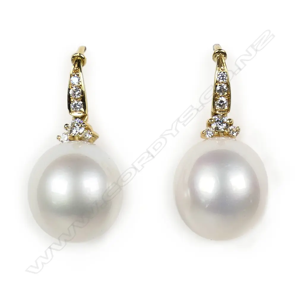 A pair of 18ct yellow gold freshwater pearl and diamond earrings, Image 1++