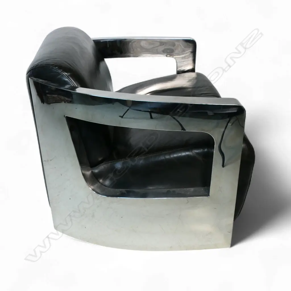 A pair of stylish Art Deco style 'Aviator' chrome and leather couches, Image 1++