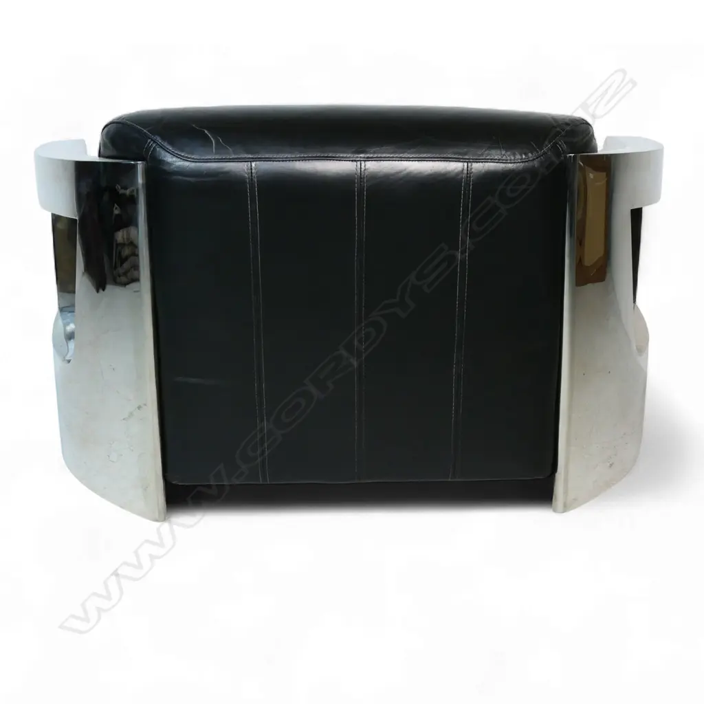 A pair of stylish Art Deco style 'Aviator' chrome and leather couches, Image 1++