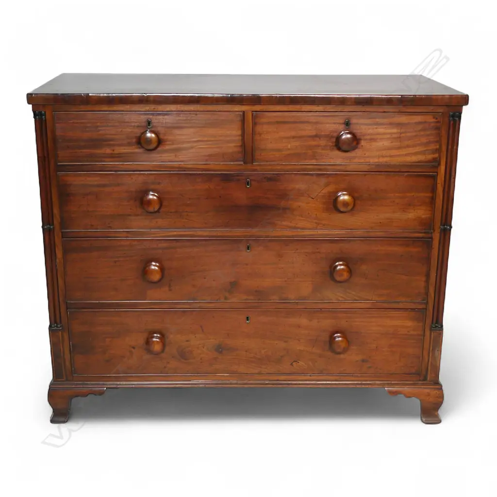 A George III mahogany five drawer chest, Image 1++