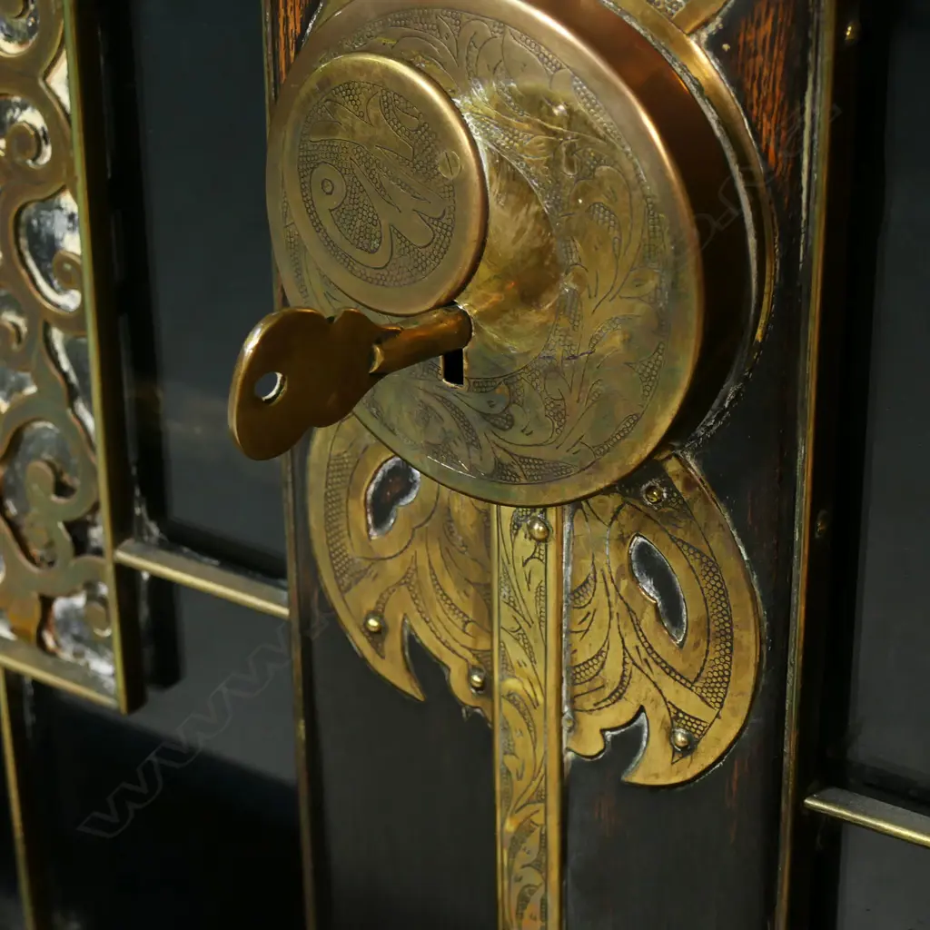An impressive vintage Korean cabinet, Image 1++