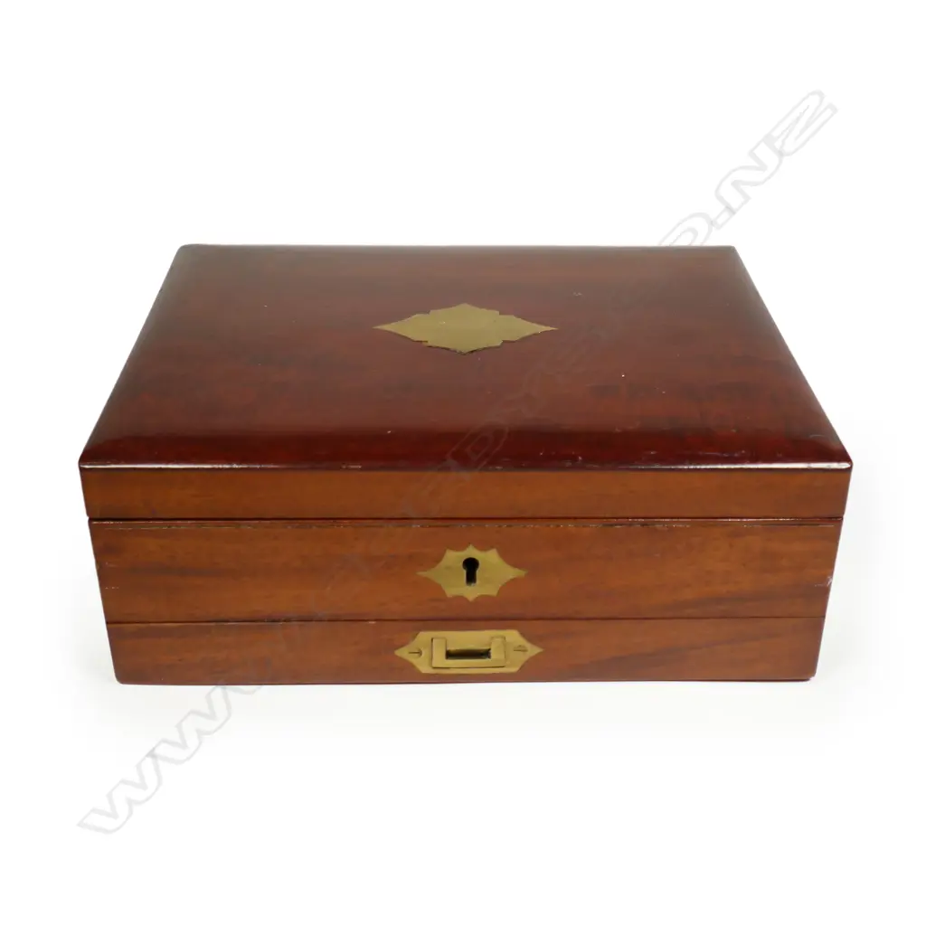 A Victorian mahogany fitted box, Image 1++