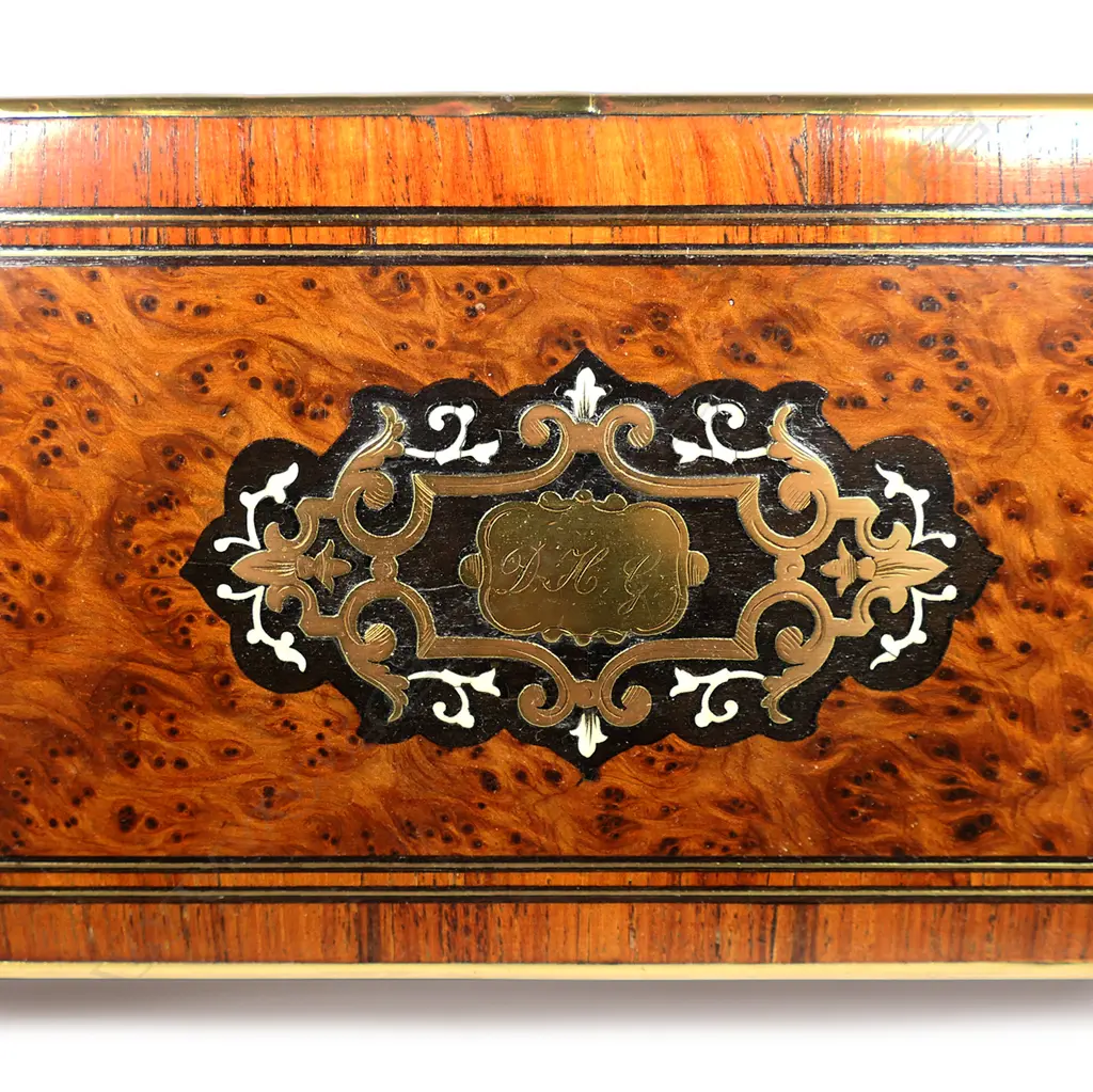 A quality Victorian amboyna wood and inlaid long jewel box, Image 1++