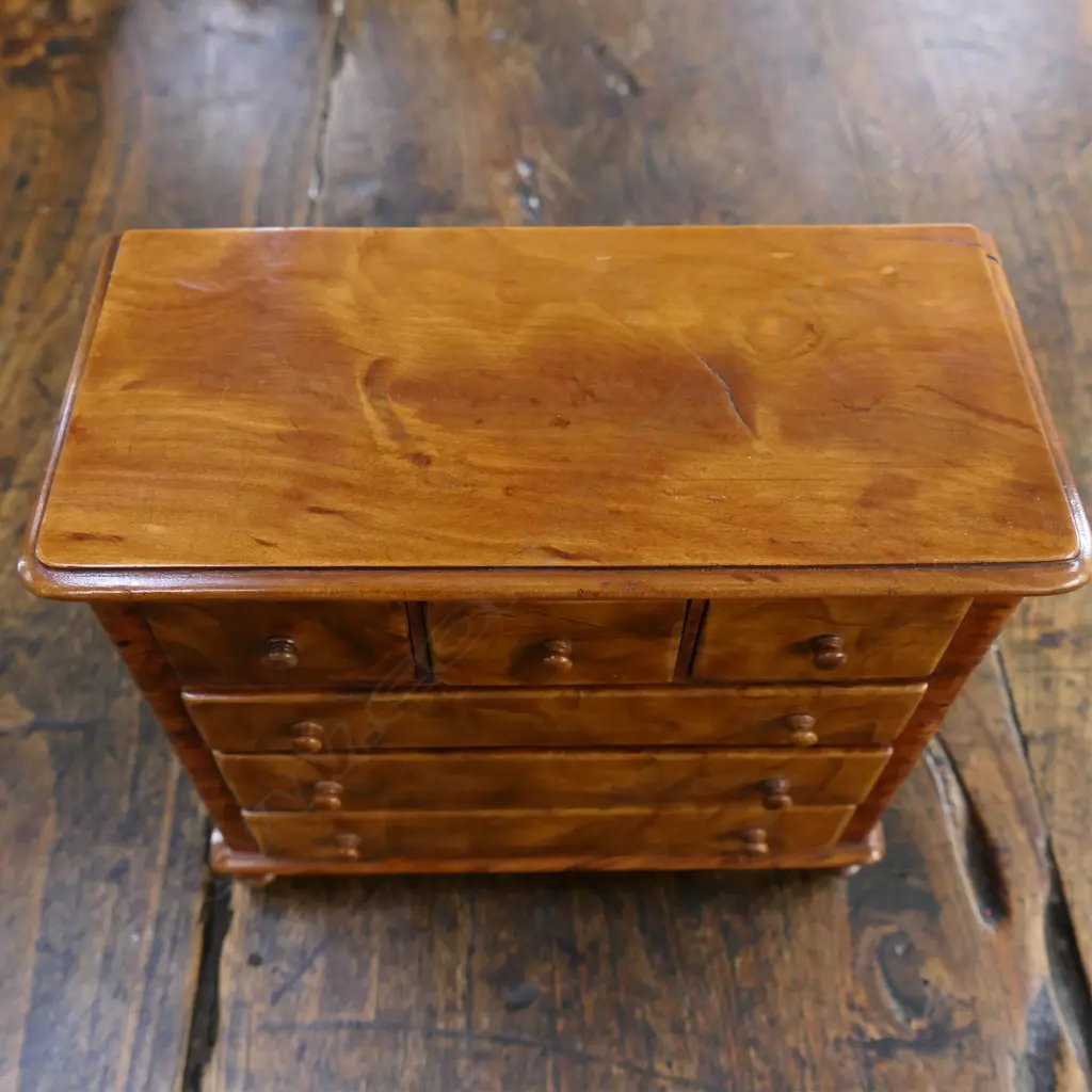 A quality craftsman made New Zealand woods apprentice type chest by Nick Johns (Auckland), Image 1++