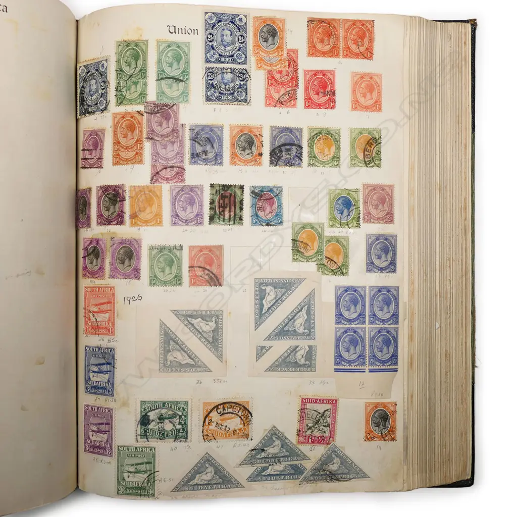 A good old large stamp album with world collection, Image 1++