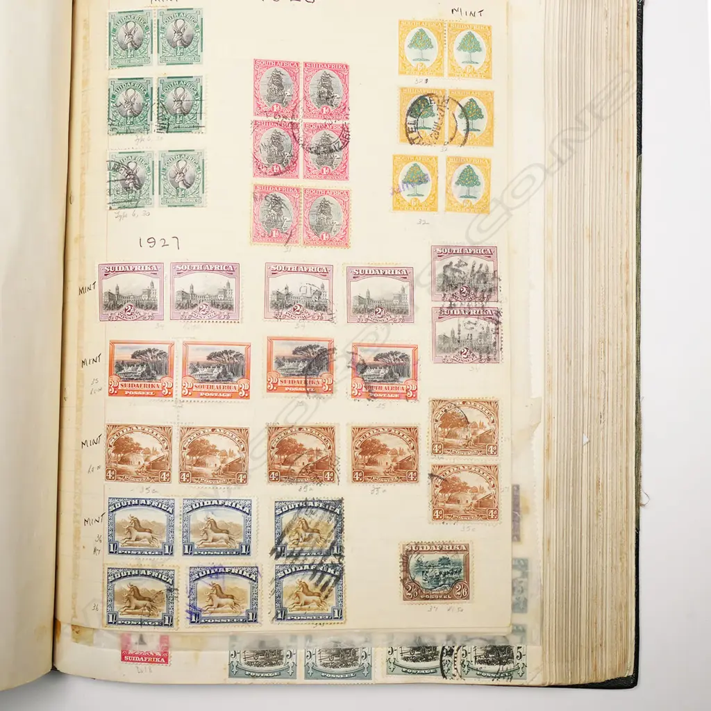 A good old large stamp album with world collection, Image 1++