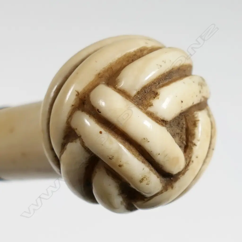 A late 19thC fine whalebone walking stick, Image 1++