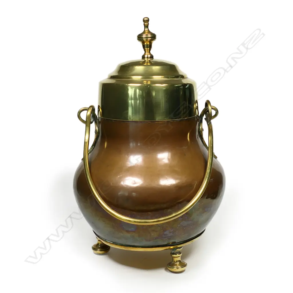 A 19thC European brass and copper ash pot (doofpot), Image 1++