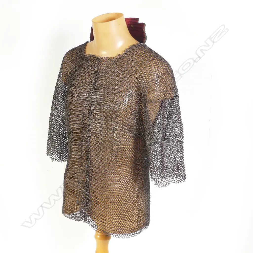 A late 18th/early 19thC Indo Persian chain mail armour shirt, Image 1++