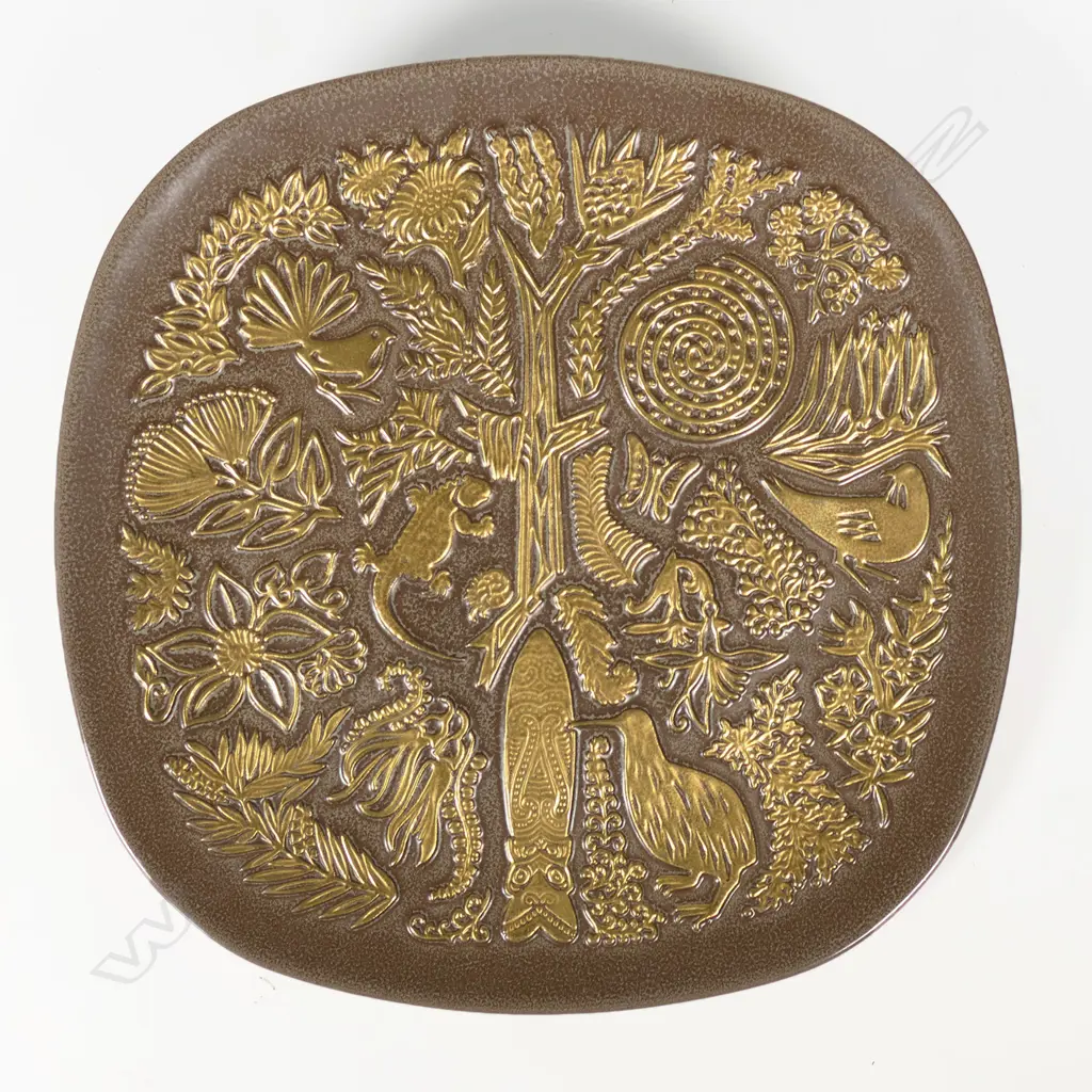 A Crown Lynn 'Legends' wall plaque, Image 1++