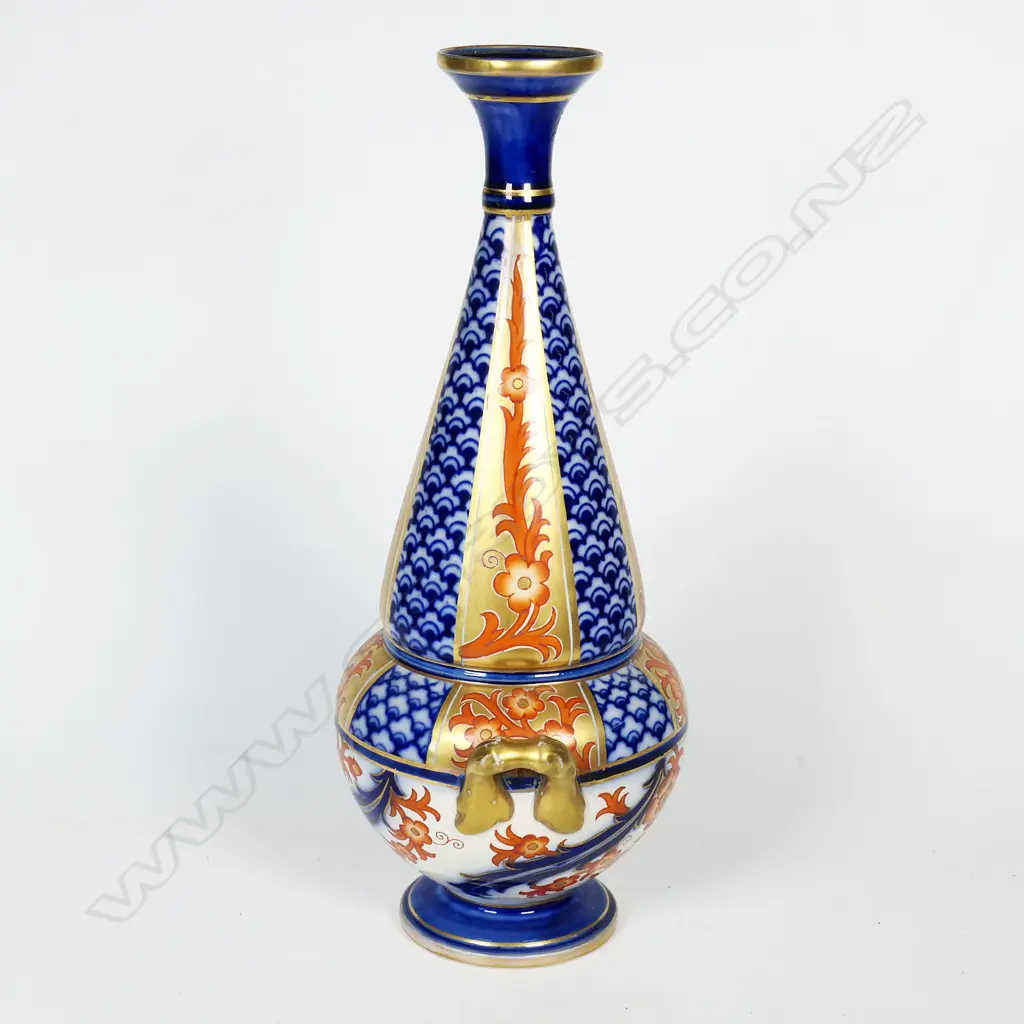 A MacIntyre Moorcoft Aurelian vase, Image 1++