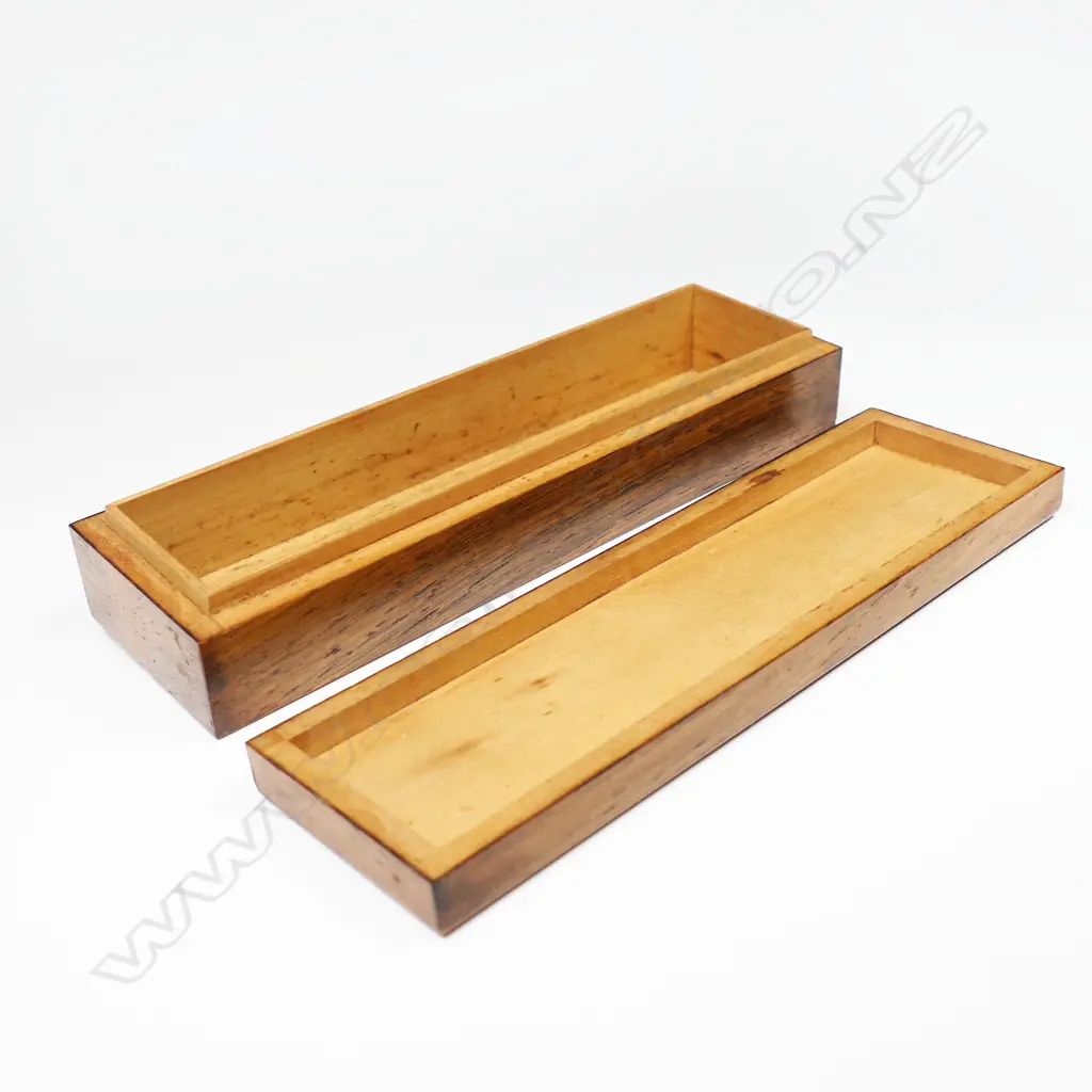 A French 1920s Art Deco rosewood and silver lacquered box, Image 1++