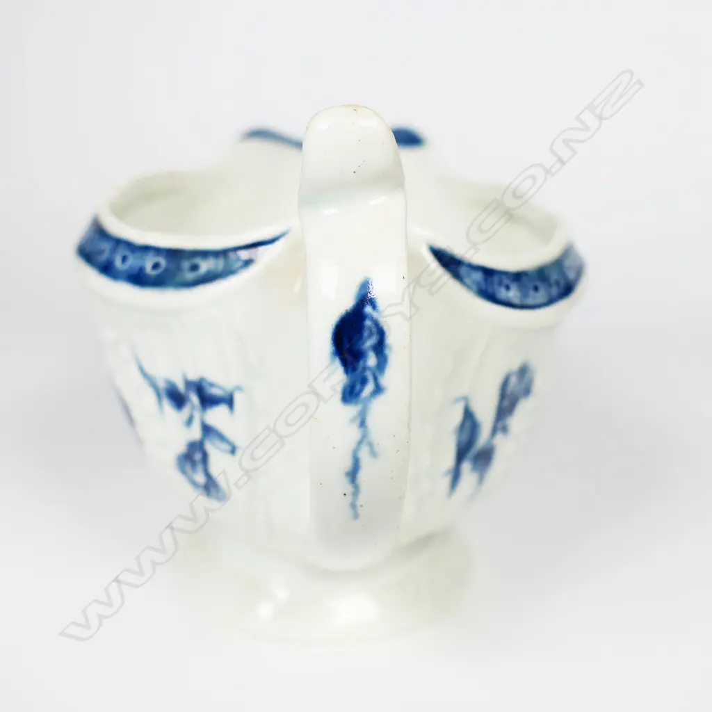 A Worcester Dr. Wall first period blue and white sauce boat, Image 1++