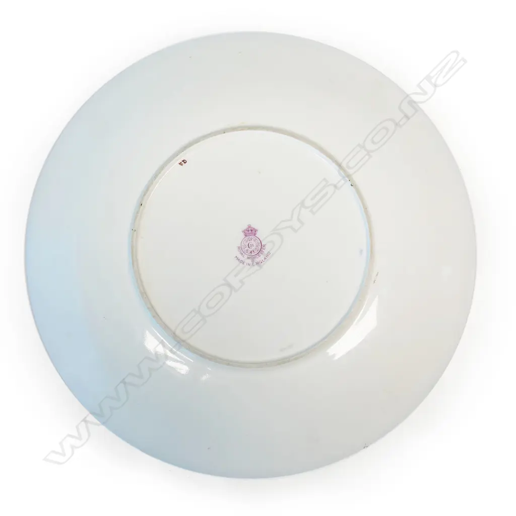 A Royal Worcester J. Stinton highland cattle plate, Image 1++