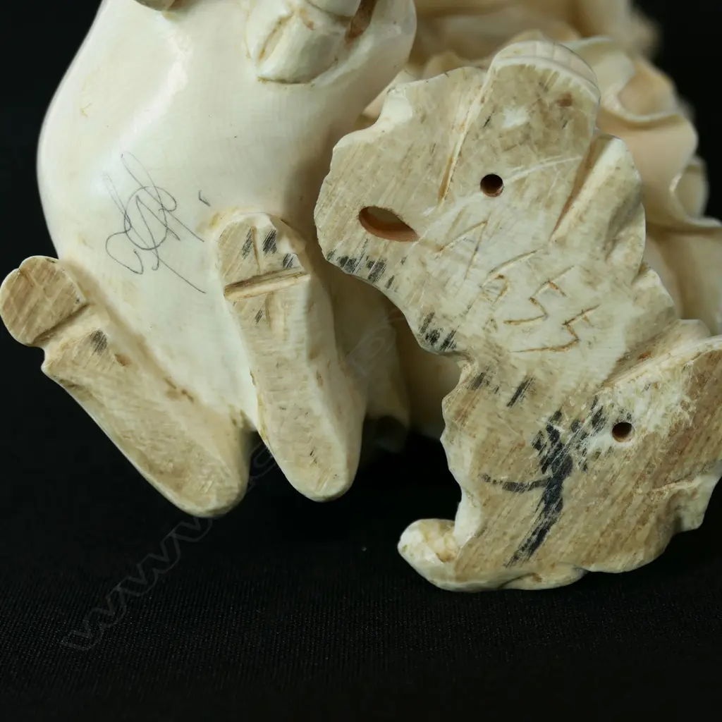 A finely carved Chinese ivory figure group, Image 1++
