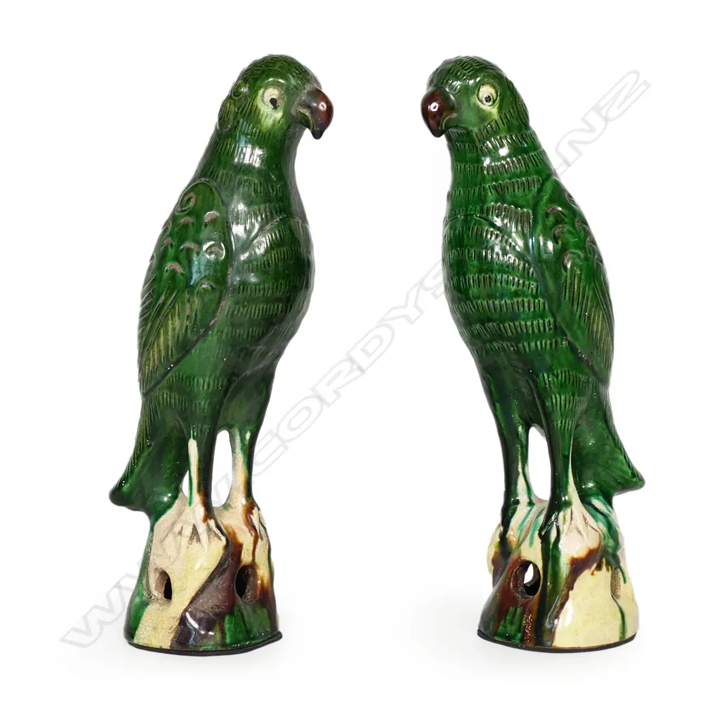 A pair of vintage Chinese green sancai glazed pottery parrots, Image 1++