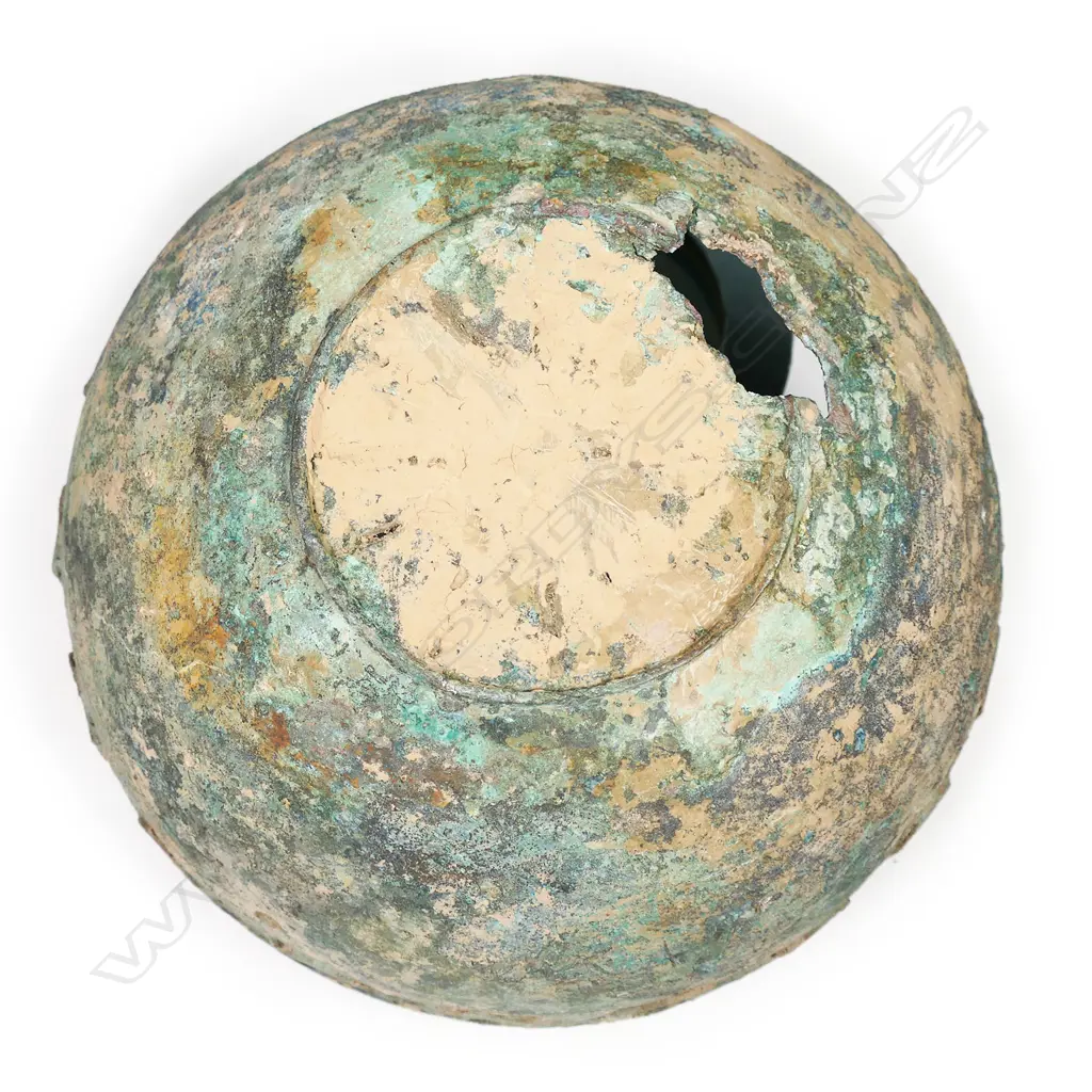 Chinese archaic bronze two handled vessel, Image 1++