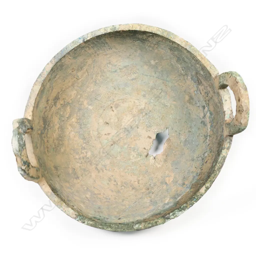 Chinese archaic bronze two handled vessel, Image 1++