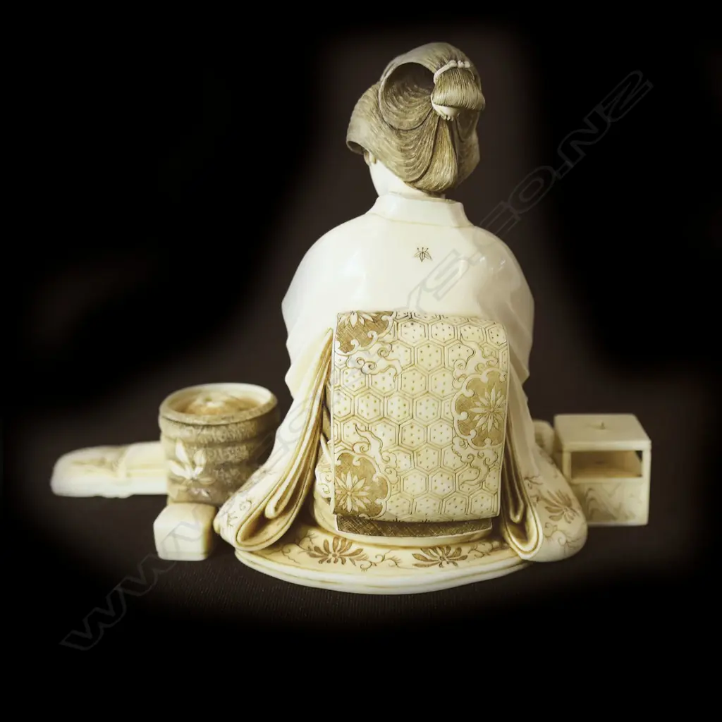 A finely carved Japanese ivory figure, Image 1++