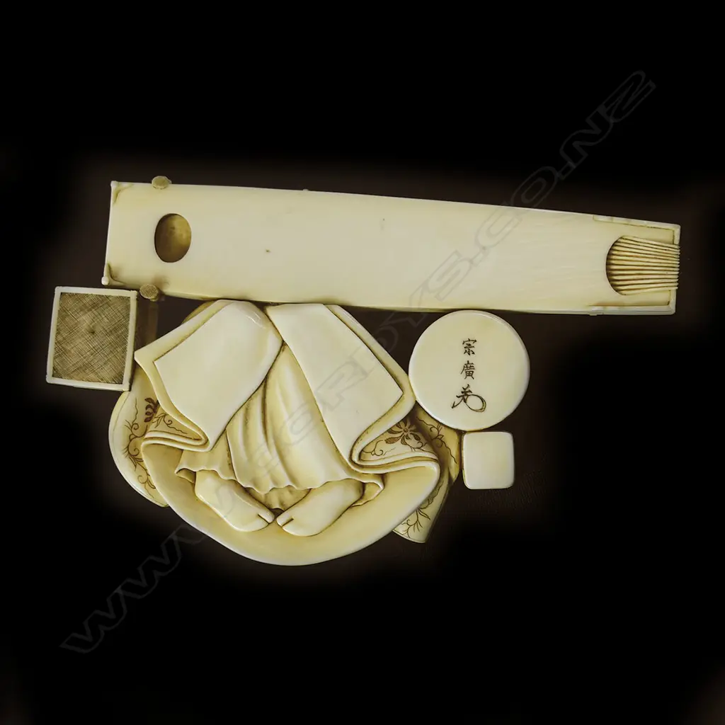 A finely carved Japanese ivory figure, Image 1++