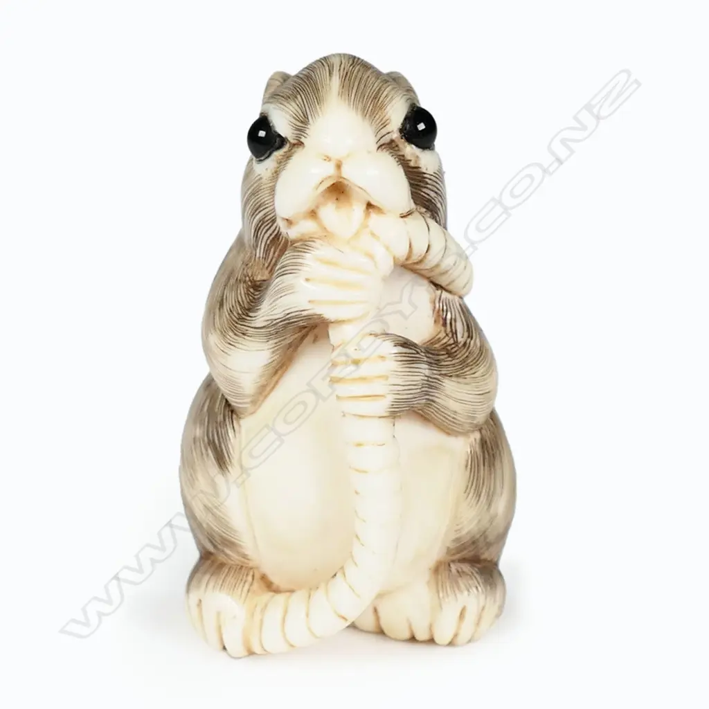 A Japanese ivory netsuke, Image 1++