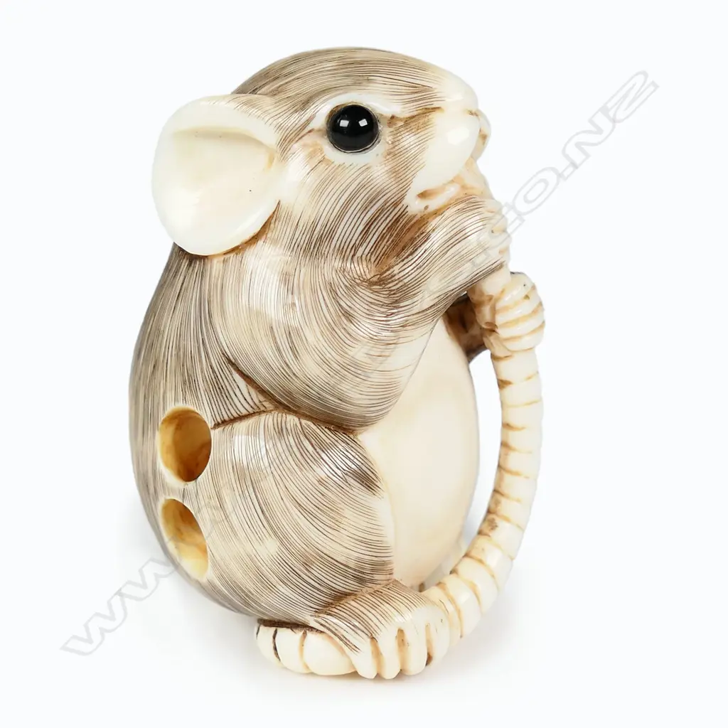 A Japanese ivory netsuke, Image 1++