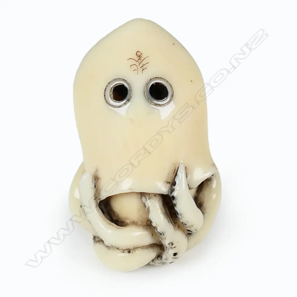 A Japanese ivory netsuke, Image 1++