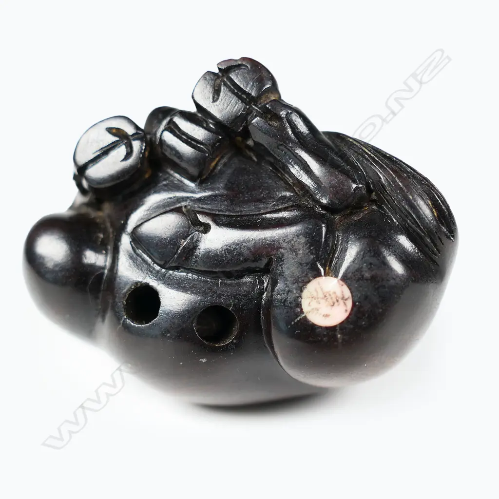 A Japanese wood netsuke, Image 1++