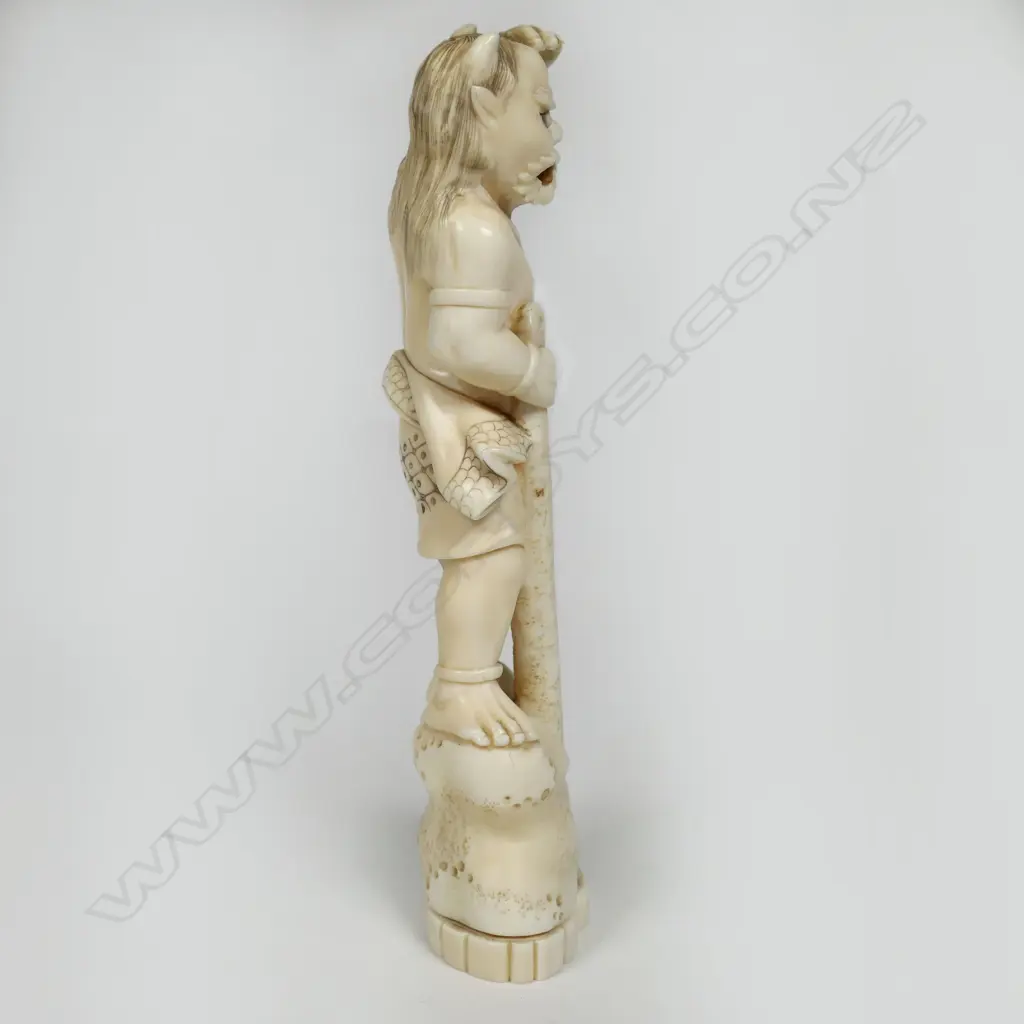 A finely carved Japanese ivory figure, Image 1++