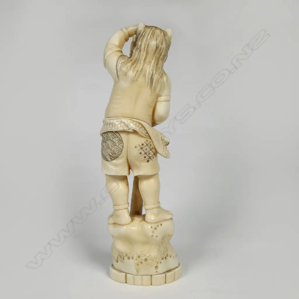 A finely carved Japanese ivory figure, Image 1++
