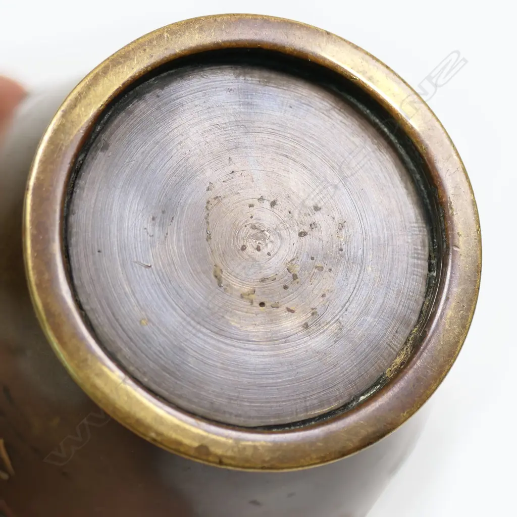 A fine Meiji period Japanese bronze vase, Image 1++