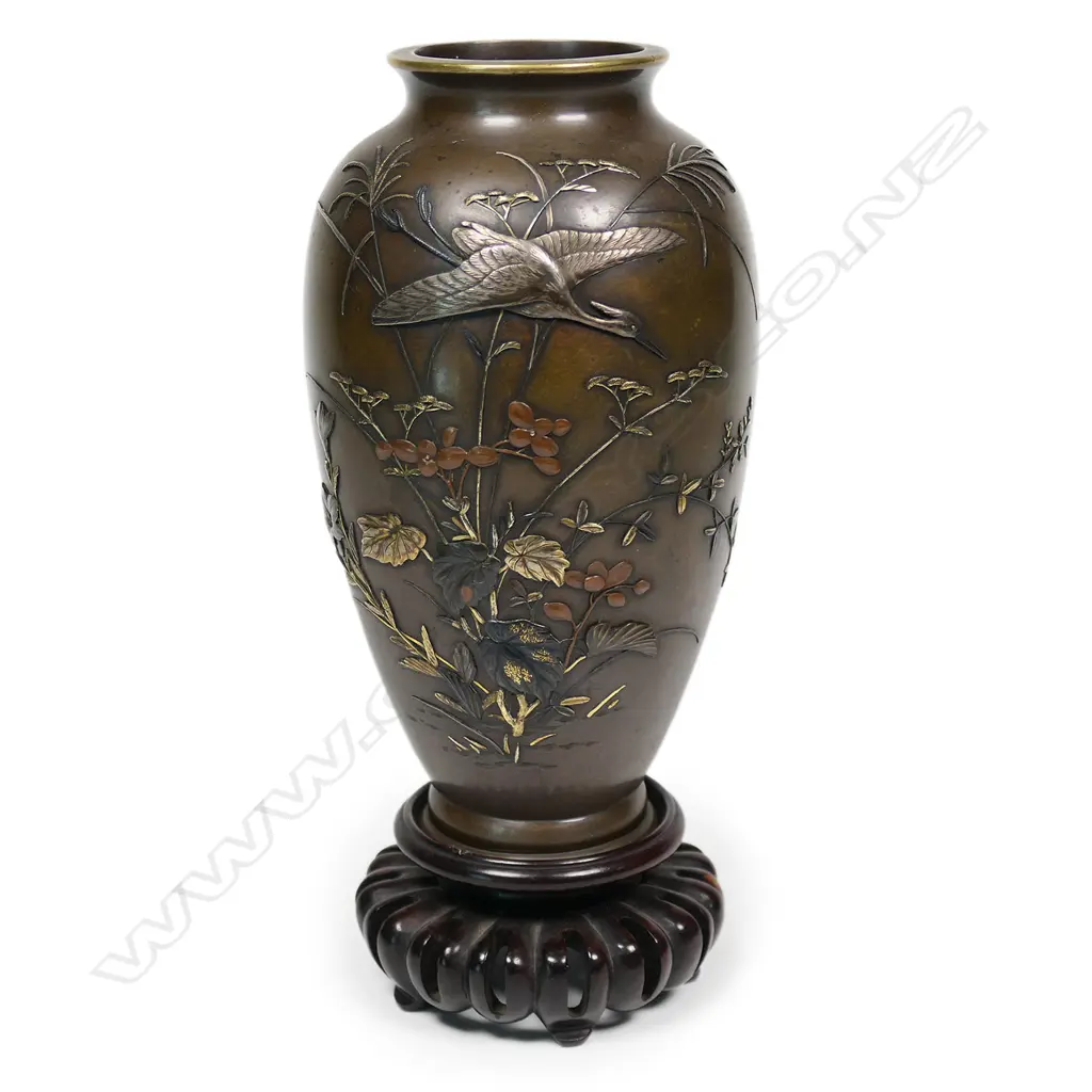 A fine Meiji period Japanese bronze vase, Image 1++