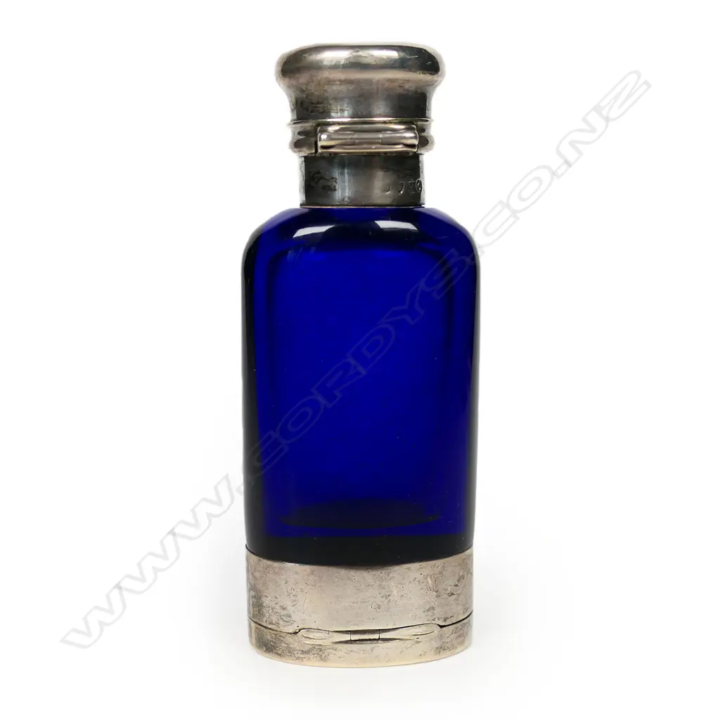 An uncommon silver and Bristol blue glass scent bottle combination vinaigrette, Image 1++
