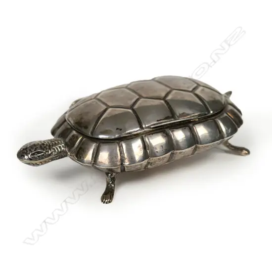 An uncommon Edwardian novelty silver tortoise vanity/snuff box,