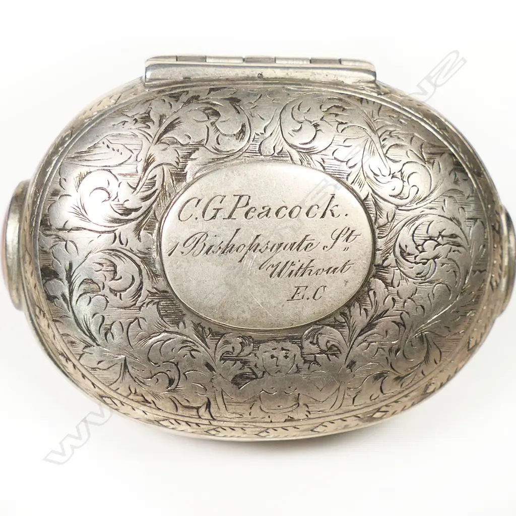 A Victorian oval jewelled snuff box, Image 1++