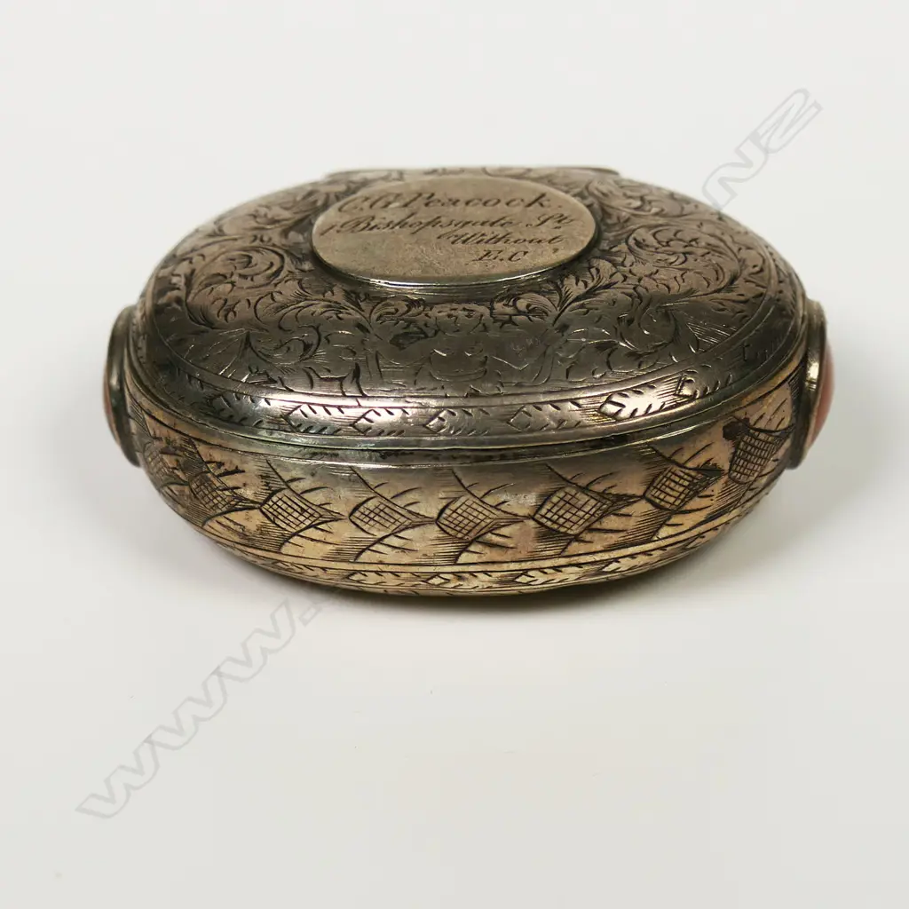 A Victorian oval jewelled snuff box, Image 1++