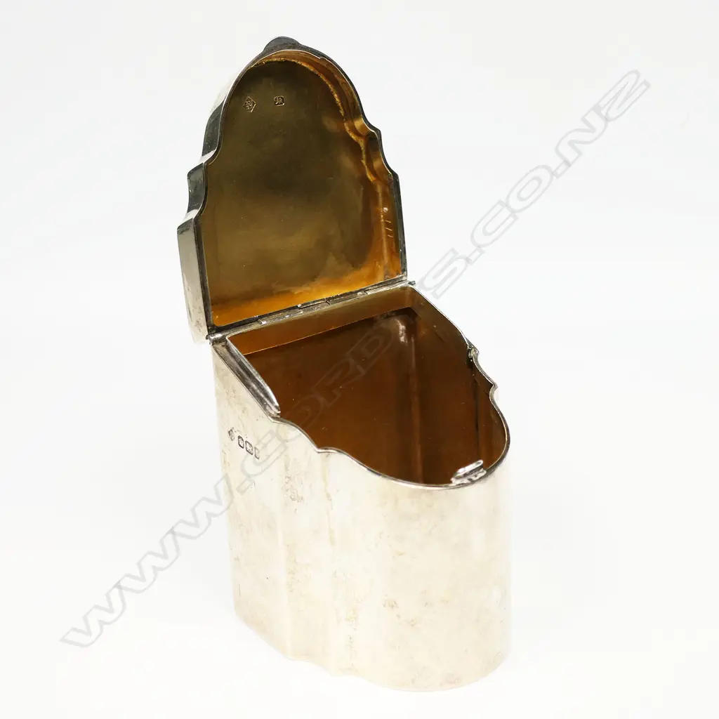 A Victorian silver novelty tea caddy, Image 1++