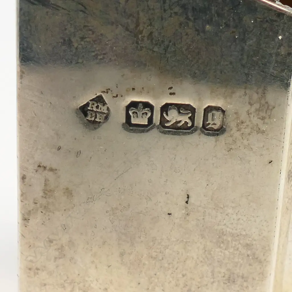 A Victorian silver novelty tea caddy, Image 1++