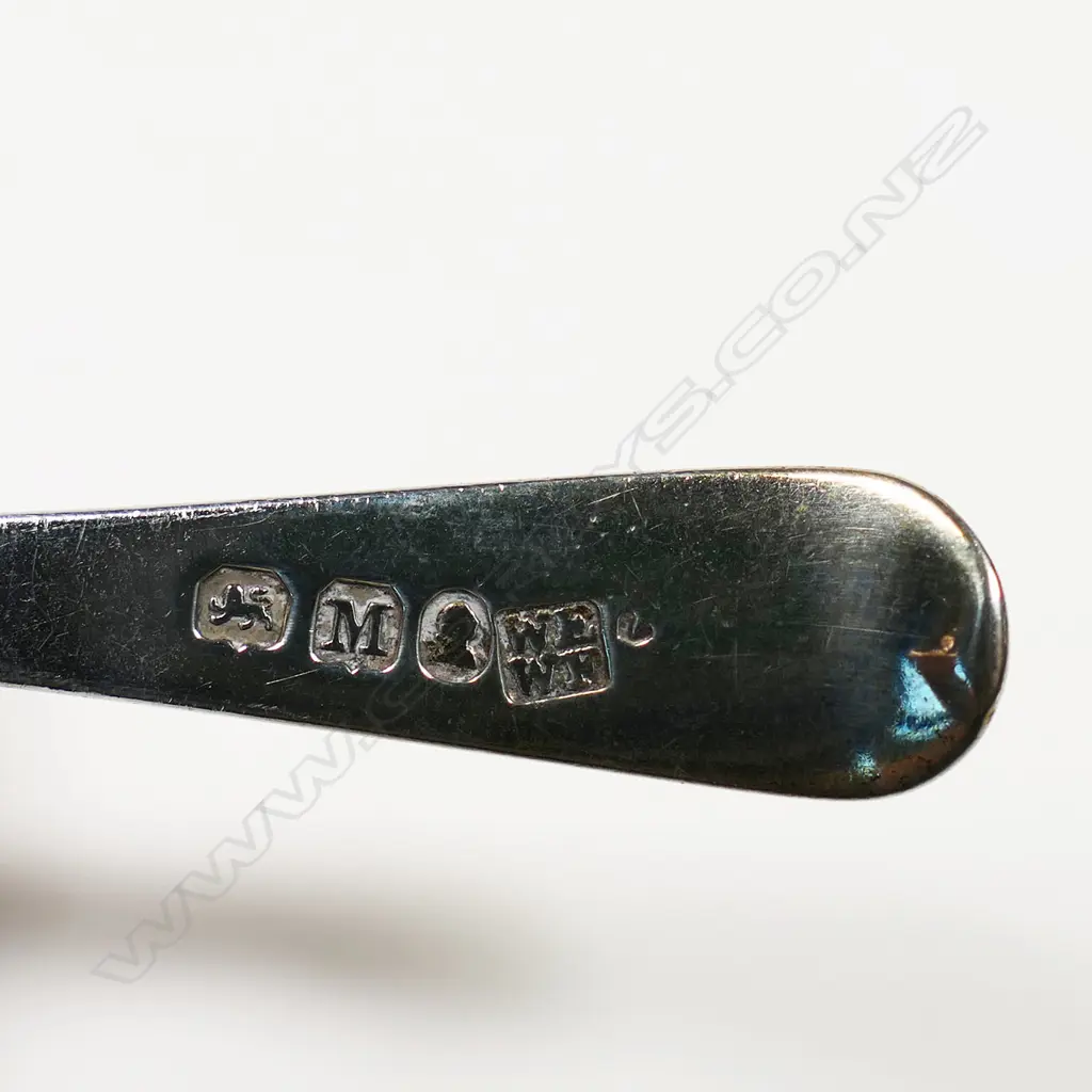 An early 20thC silver mustard pot, Image 1++