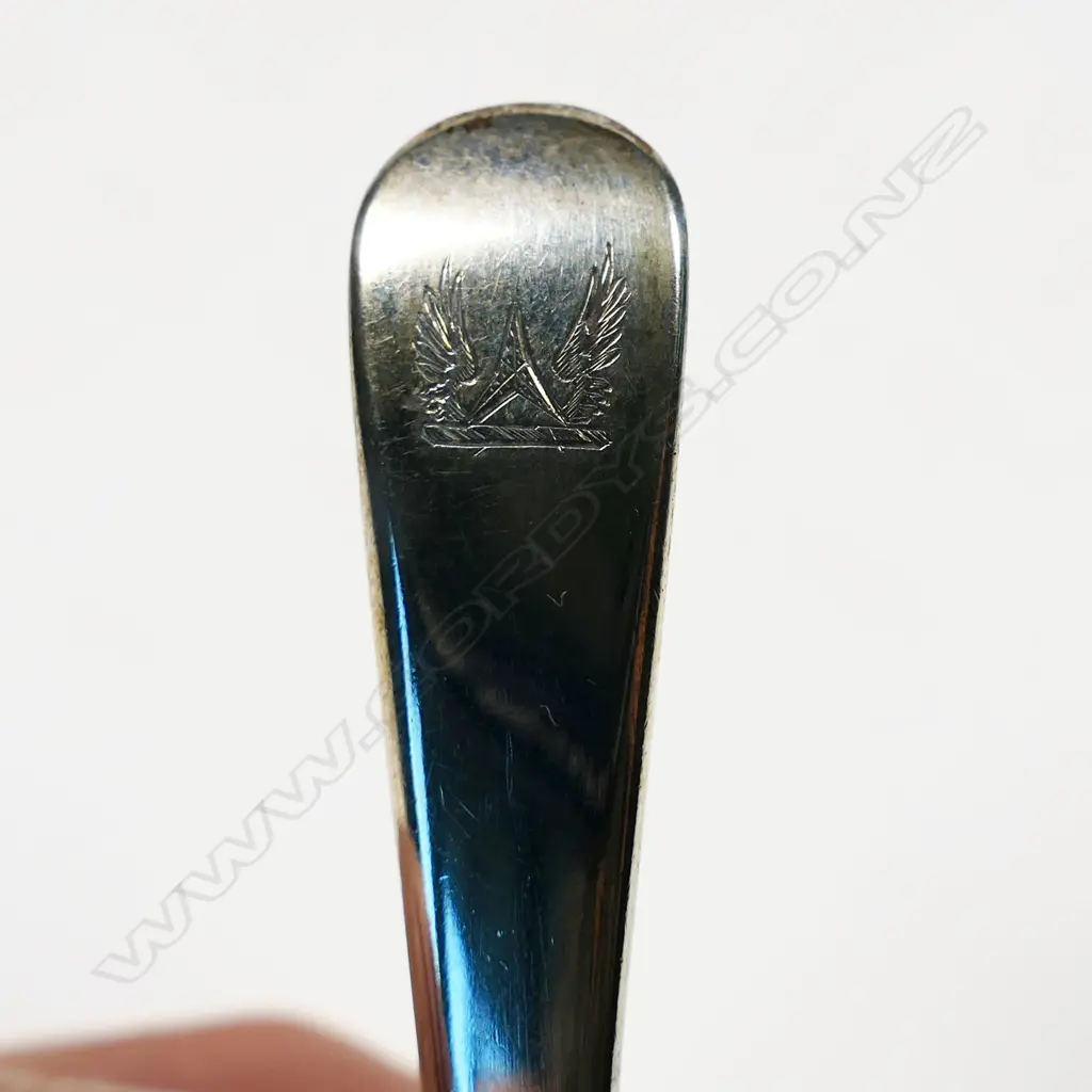 An early 20thC silver mustard pot, Image 1++